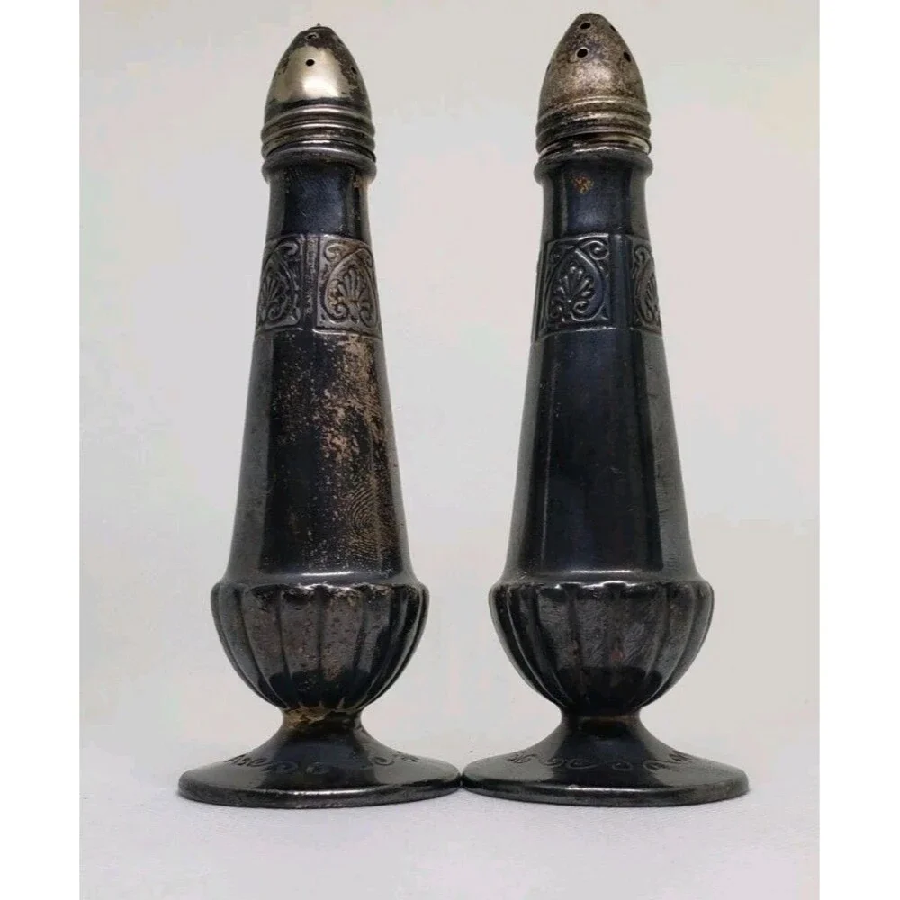 Vintage Rogers Onieda 1881 Floral Silverplate Salt and Pepper Shaker Set